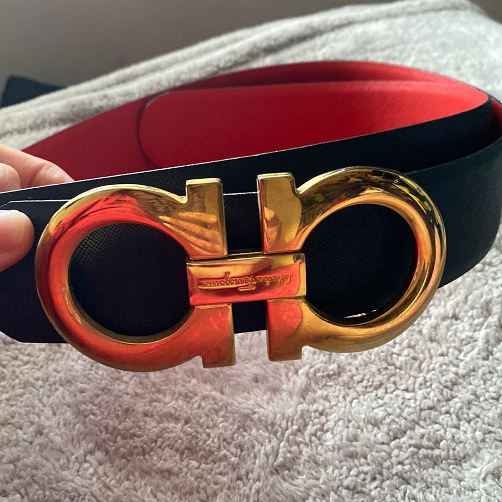 Salvatore ferragamo belt you can switch sides wear it on the red or black side